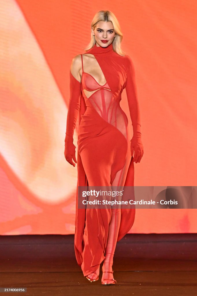 "Le Défilé L'Oréal Paris – Walk Your Worth" : Runway – Paris Fashion Week – Womenswear Spring/Summer 2025