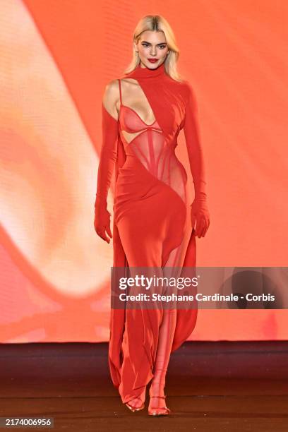 Kendall Jenner walks the runway during "Le Défilé L'Oréal Paris – Walk Your Worth" Womenswear Spring-Summer 2025 show as part of Paris Fashion Week...