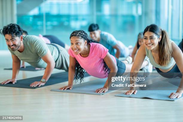 adult fitness class - plank position stock pictures, royalty-free photos & images