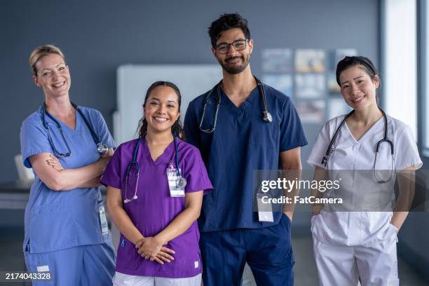 medical team portrait - nurse stockfoto's en -beelden