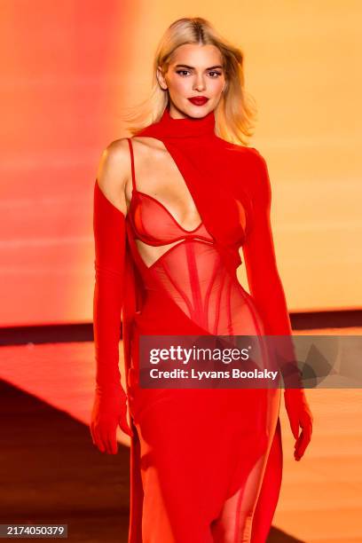 Kendall Jenner walks the runway during "Le Défilé L'Oréal Paris – Walk Your Worth" Womenswear Spring-Summer 2025 show as part of Paris Fashion Week...