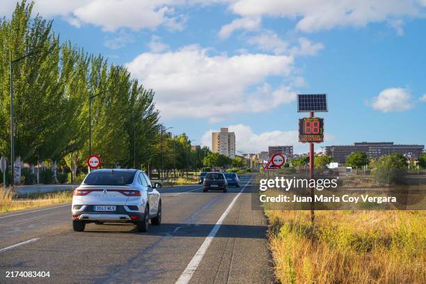 advanced solar-powered led radar speed display and speed indicator technology keeps drivers informed, real-time speed displays instantly warn drivers of speeding, making roads safer for everyone. spain, europe - speeding ticket stock pictures, royalty-free photos & images