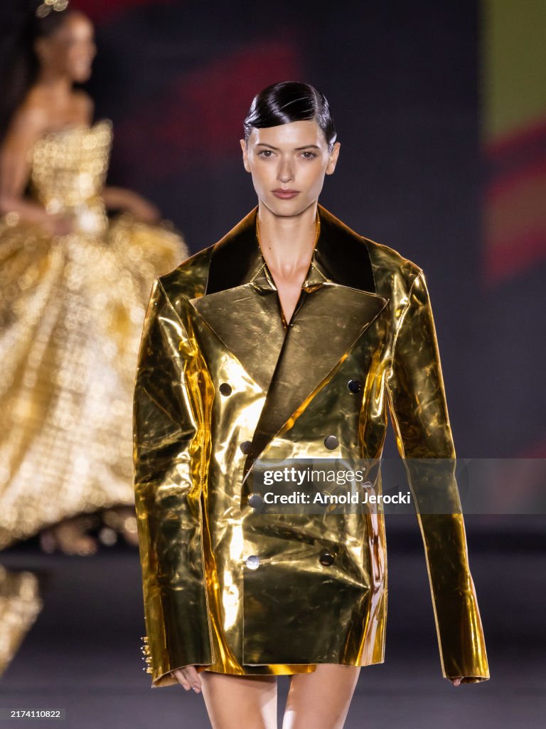"Le Défilé L'Oréal Paris – Walk Your Worth" : Runway – Paris Fashion Week – Womenswear Spring/Summer 2025