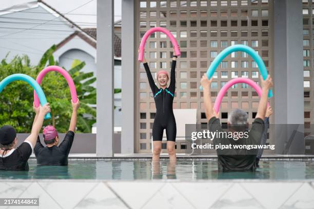 physiotherapist helping elderly person exercise using hydrotherapy, health care concept, exercise - hydrotherapy stock pictures, royalty-free photos & images