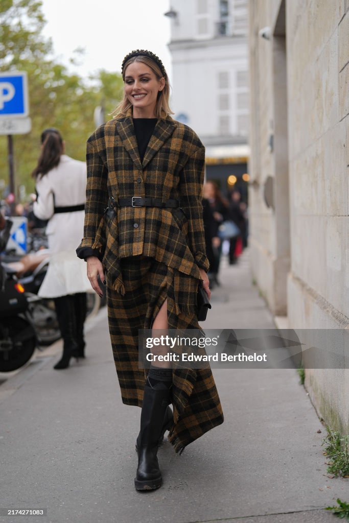Street Style - Paris Fashion Week - Womenswear Spring/Summer 2025 - Day Two