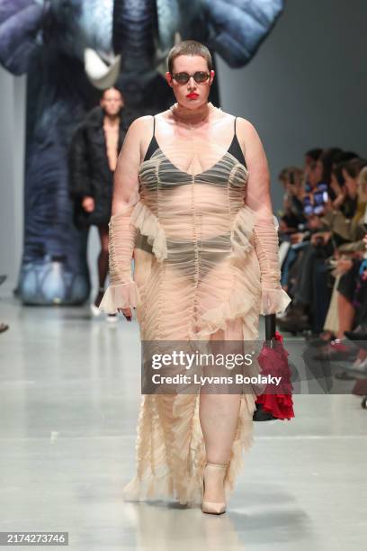 Model walks the runway during the Ester Manas Womenswear Spring-Summer 2025 show as part of Paris Fashion Week on September 24, 2024 in Paris, France.
