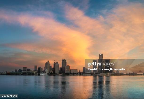 detroit, michigan - skyline at dawn - detroit michigan stock pictures, royalty-free photos & images