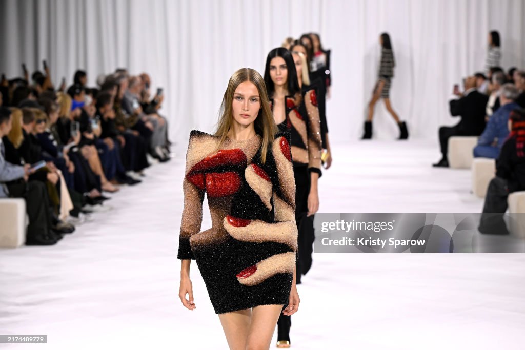 Balmain: Runway - Paris Fashion Week - Womenswear Spring-Summer 2025