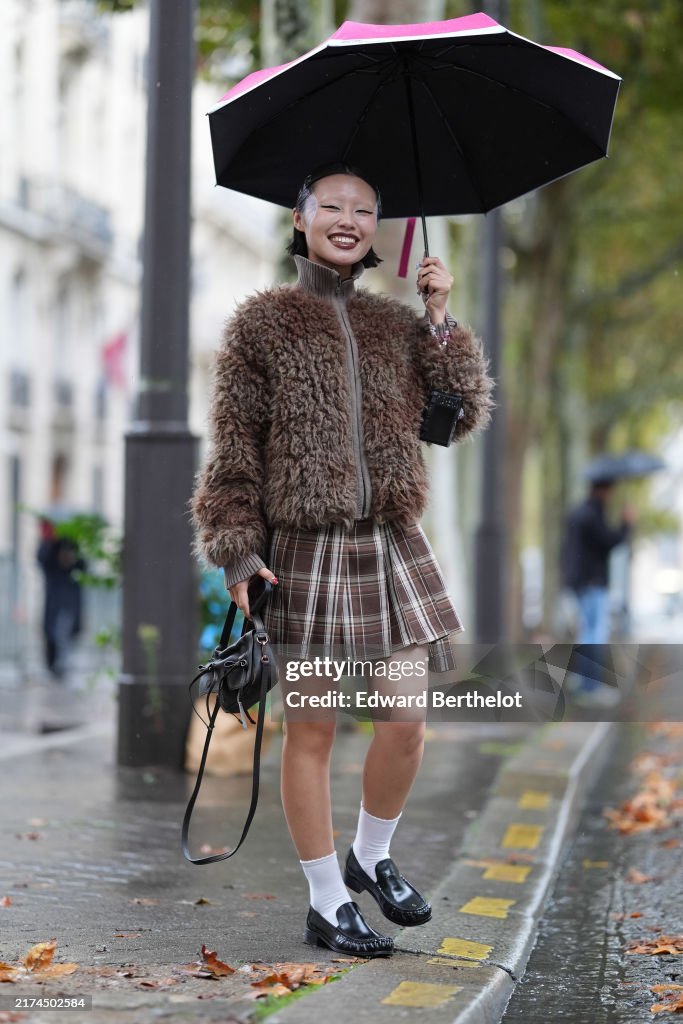 Street Style - Paris Fashion Week - Womenswear Spring/Summer 2025 - Day Three