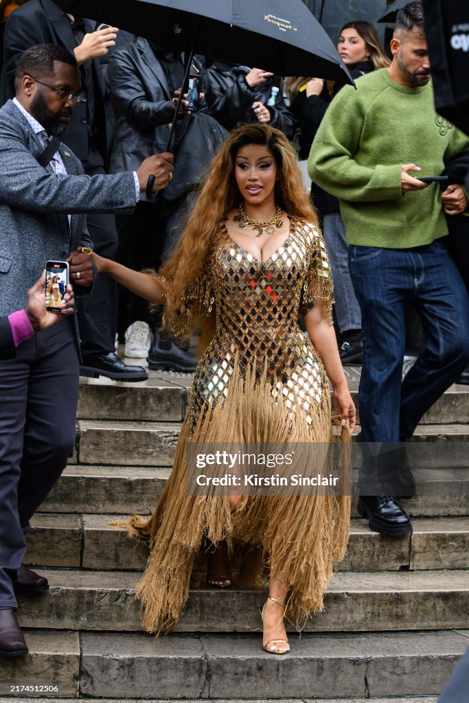 Street Style - Paris Fashion Week - Womenswear Spring/Summer 2025 - Day Three