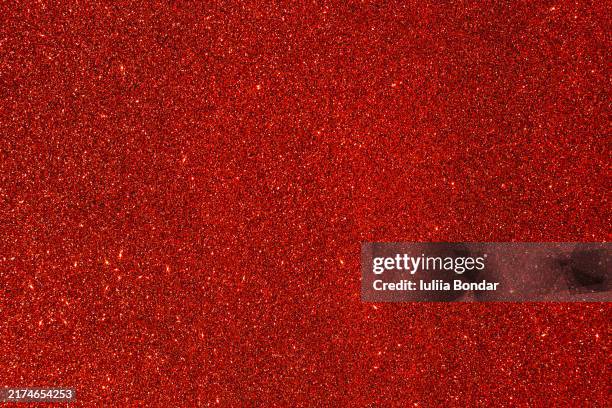 sparkling festive red background - purpurina fotografías e imágenes de stock
