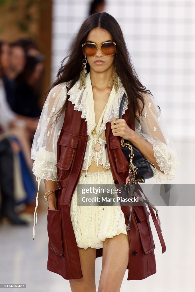 Chloe: Runway - Paris Fashion Week - Womenswear Spring-Summer 2025