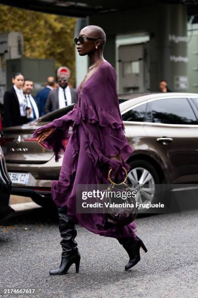 2,645 Purple Dress Gold Necklace Stock Photos, High-Res Pictures, and Images - Getty Images 2,645 Purple Dress Gold Necklace Stock Photos, High-Res Pictures, and Images - Getty Images
