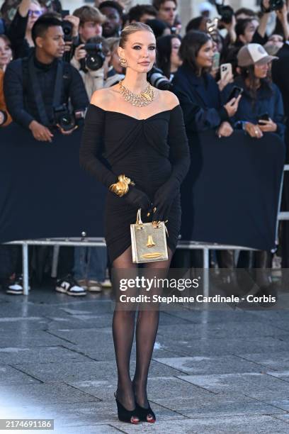 Leonie Hanne attends the Schiaparelli Womenswear Spring-Summer 2025 show as part of Paris Fashion Week on September 26, 2024 in Paris, France.