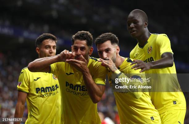 Ayoze Perez of Villarreal CF celebrates scoring his team's second goal with teammates during the LaLiga match between RCD Espanyol de Barcelona and...