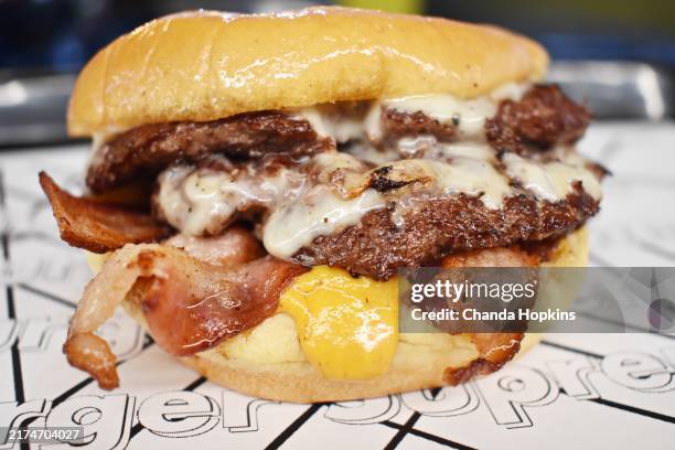 bacon double cheeseburger - bacon cheeseburger stock pictures, royalty-free photos & images