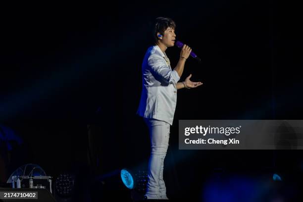 Tai Singer 169 Samuel Tai Stock Photos, High-Res Pictures, and Images - Getty Images