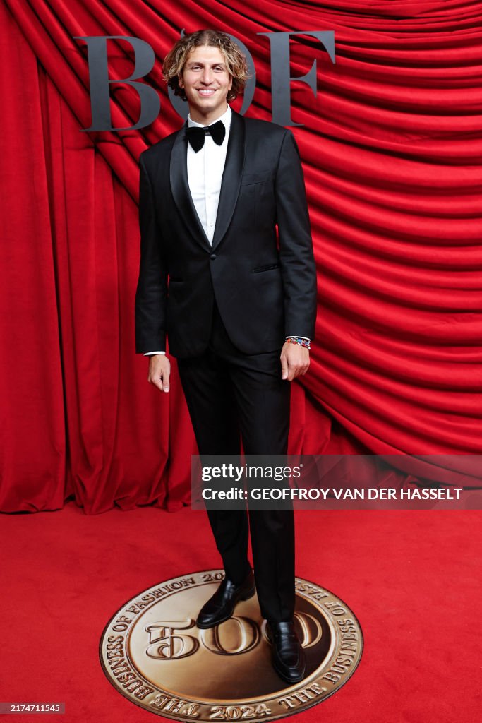 FASHION-FRANCE-WOMEN-BOF500-GALA