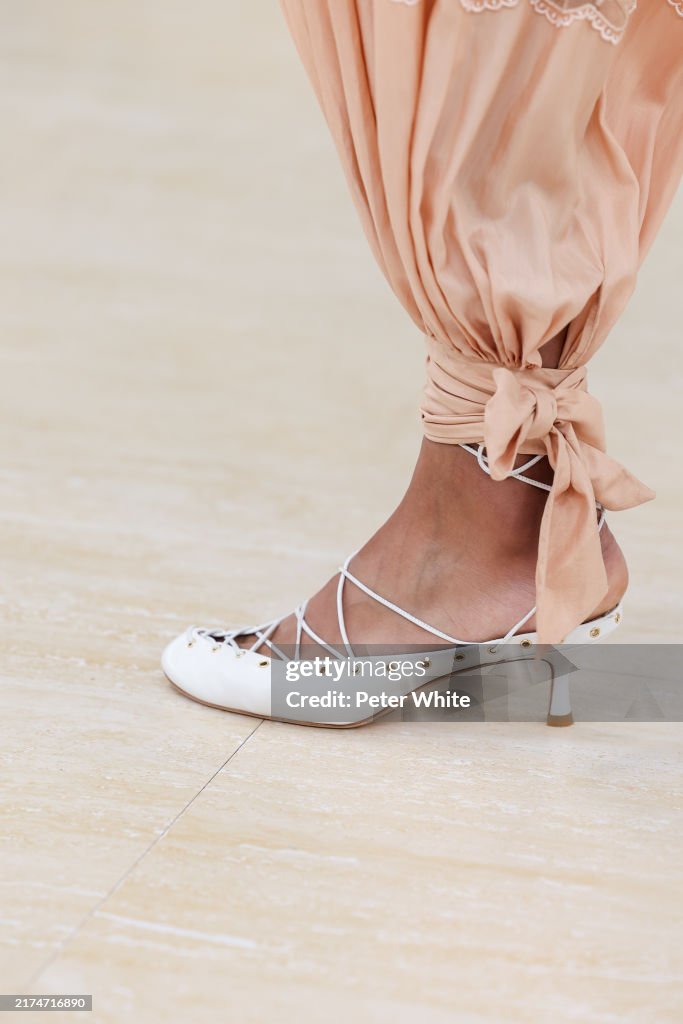 Chloe: Runway - Paris Fashion Week - Womenswear Spring-Summer 2025