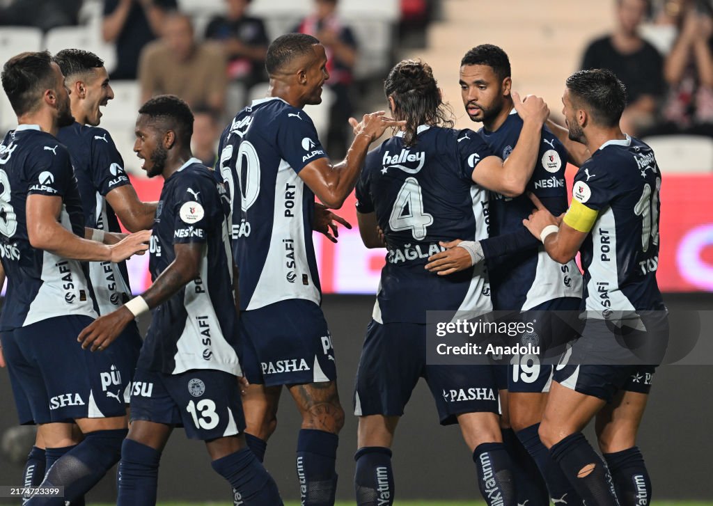 Antalyaspor v Fenerbahce - Turkish Super Lig