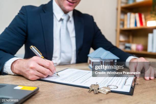 businessman making a real estate contract - testamento foto e immagini stock