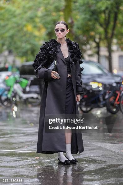 Street Style - Paris Fashion Week - Womenswear Spring/Summer 2025 - Day Four Street Style - Paris Fashion Week - Womenswear Spring/Summer 2025 - Day Four