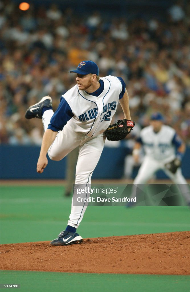 Halladay delivers a pitch 