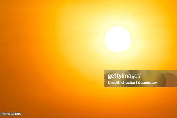 sun, global warming, global boiling, from the climate crisis and the catastrophic heatwave, climate change, the sun and burning heatwave hot sun - ola de calor fotografías e imágenes de stock