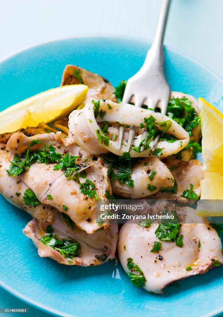 Grilled calamary with parsley and a lemon
