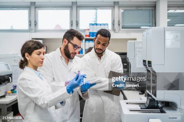Lab Human Sample 651 Human Centrifuge Machine Stock Photos, High-Res Pictures, and ...