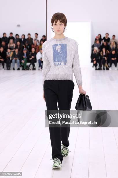 Model walks the runway during the Loewe Paris Womenswear Spring-Summer 2025 show as part of Paris Fashion Week on September 27, 2024 in Paris, France.