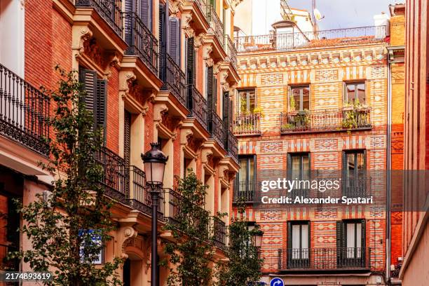 historic apartment buildings in madrid historic old town, spain - madrid stockfoto's en -beelden