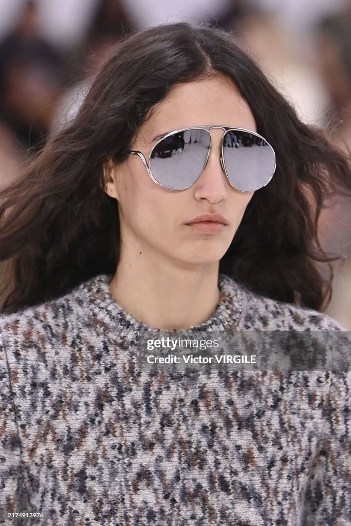 Loewe - Runway - Spring/Summer 2025 Paris Fashion Week