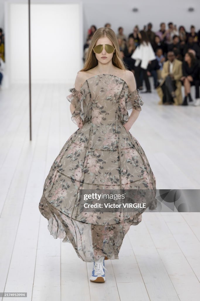 Loewe - Runway - Spring/Summer 2025 Paris Fashion Week