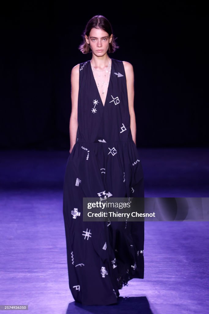 Vivienne Tam: Runway - Paris Fashion Week - Womenswear Spring-Summer 2025