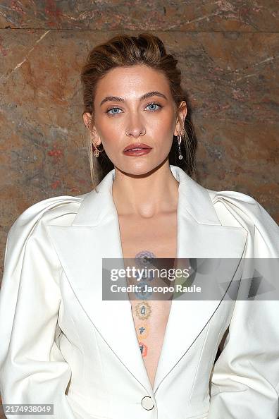 Nina Ricci: Photocall - Paris Fashion Week - Womenswear Spring-Summer 2025 Nina Ricci: Photocall - Paris Fashion Week - Womenswear Spring-Summer 2025