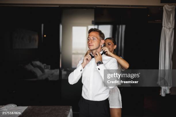 last preparations for a big day - aankleden stockfoto's en -beelden