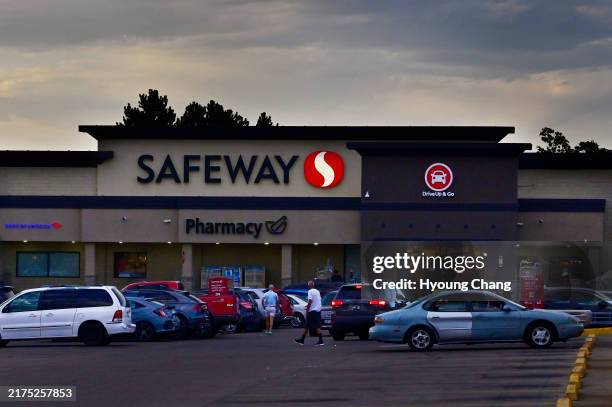 Shoppers at Safeway supermarket store, 757 E. 20th Ave., in Denver, Colorado on Monday, September 2, 2024.