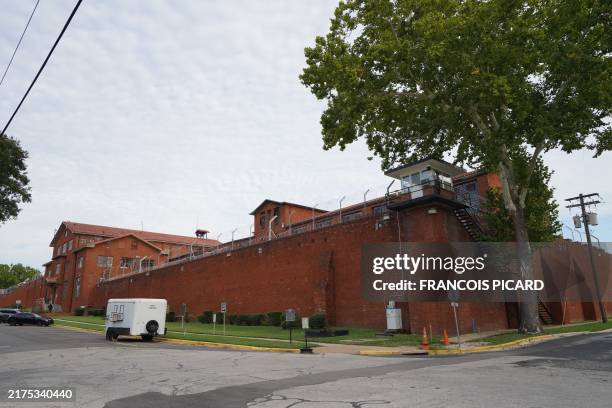 Hodge Unit 4,357 Texas Prison Stock Photos, High-Res Pictures, and Images - Getty ...