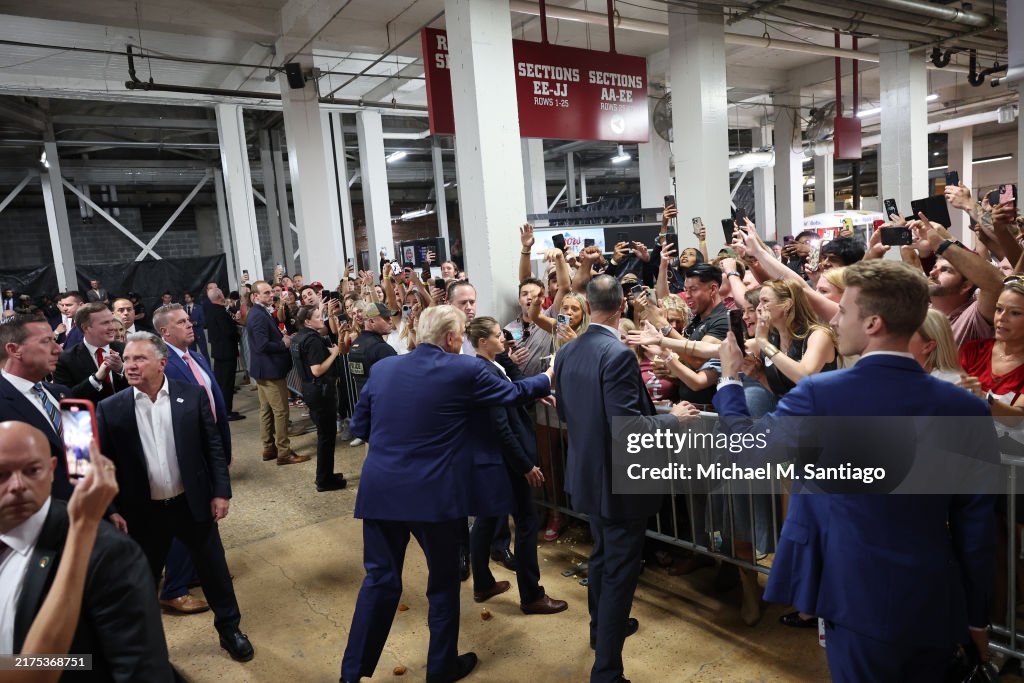 Republican Presidential Candidate Donald Trump In Tuscaloosa, Alabama