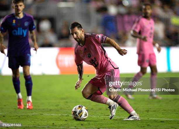 Messi R 28,035 Messi In Action Stock Photos, High-Res Pictures, and Images ...