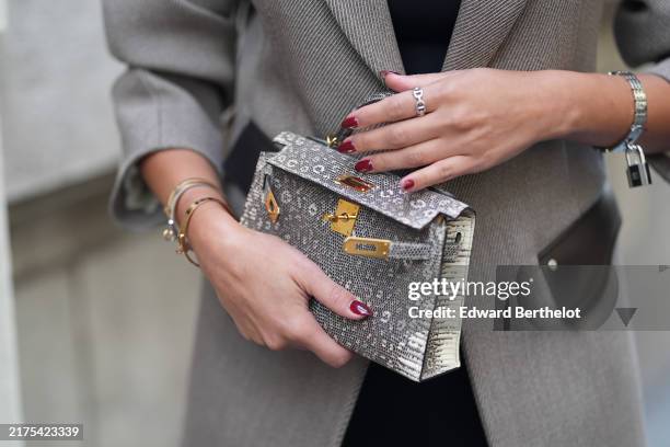 Guest wears a Hermes bag, outside Hermes, during the Paris Fashion Week Spring/Summer 2025 on September 28, 2024 in Paris, France