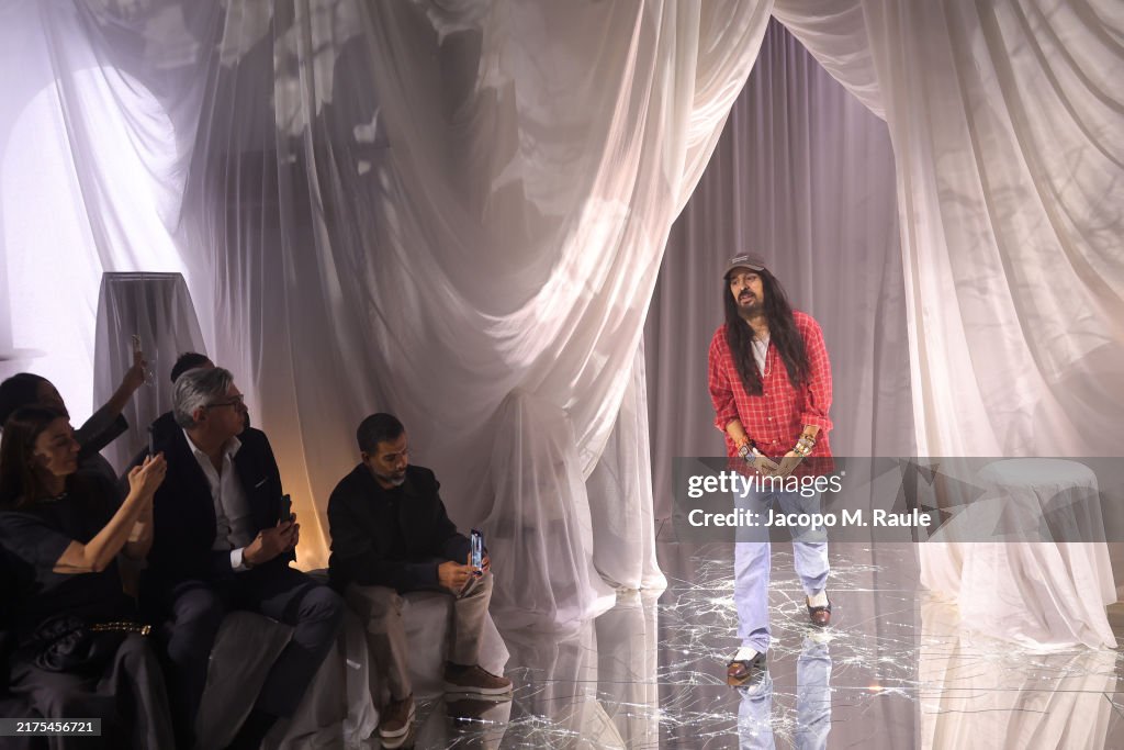 Valentino Pavillon des Folies- Runway - Paris Fashion Week Spring -Summer 2025