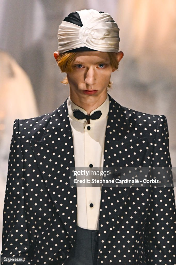 Valentino: Runway - Paris Fashion Week - Womenswear Spring-Summer 2025