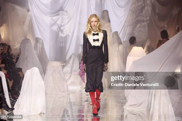 Model walks the runway during Valentino Pavillon des Folies Show as part of the Paris Fashion Week on September 29, 2024 in Paris, France.