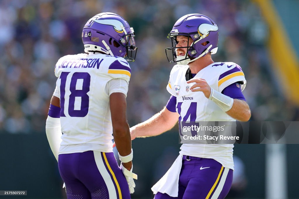 Minnesota Vikings v Green Bay Packers