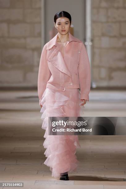 Paris Ii Model 2,294,435 Paris Fashion Model Runway Stock Photos, High-Res Pictures ...