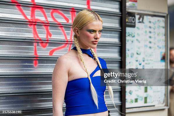 Street Style - Paris Fashion Week - Womenswear Spring/Summer 2025 - Day Seven Street Style - Paris Fashion Week - Womenswear Spring/Summer 2025 - Day Seven