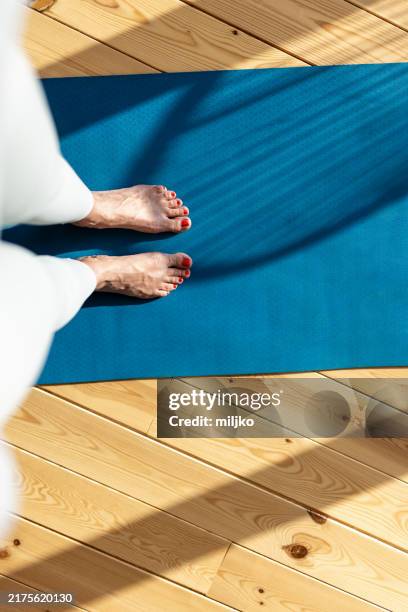 woman doing yoga - toe stock pictures, royalty-free photos & images