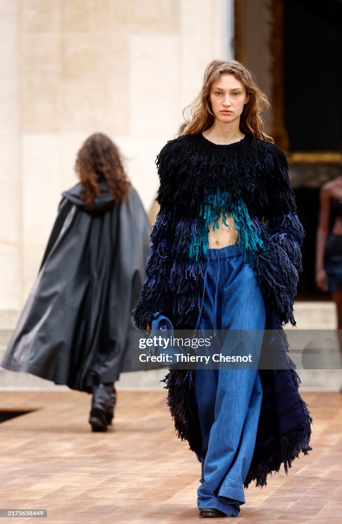Gabriela Hearst: Runway - Paris Fashion Week - Womenswear Spring-Summer 2025